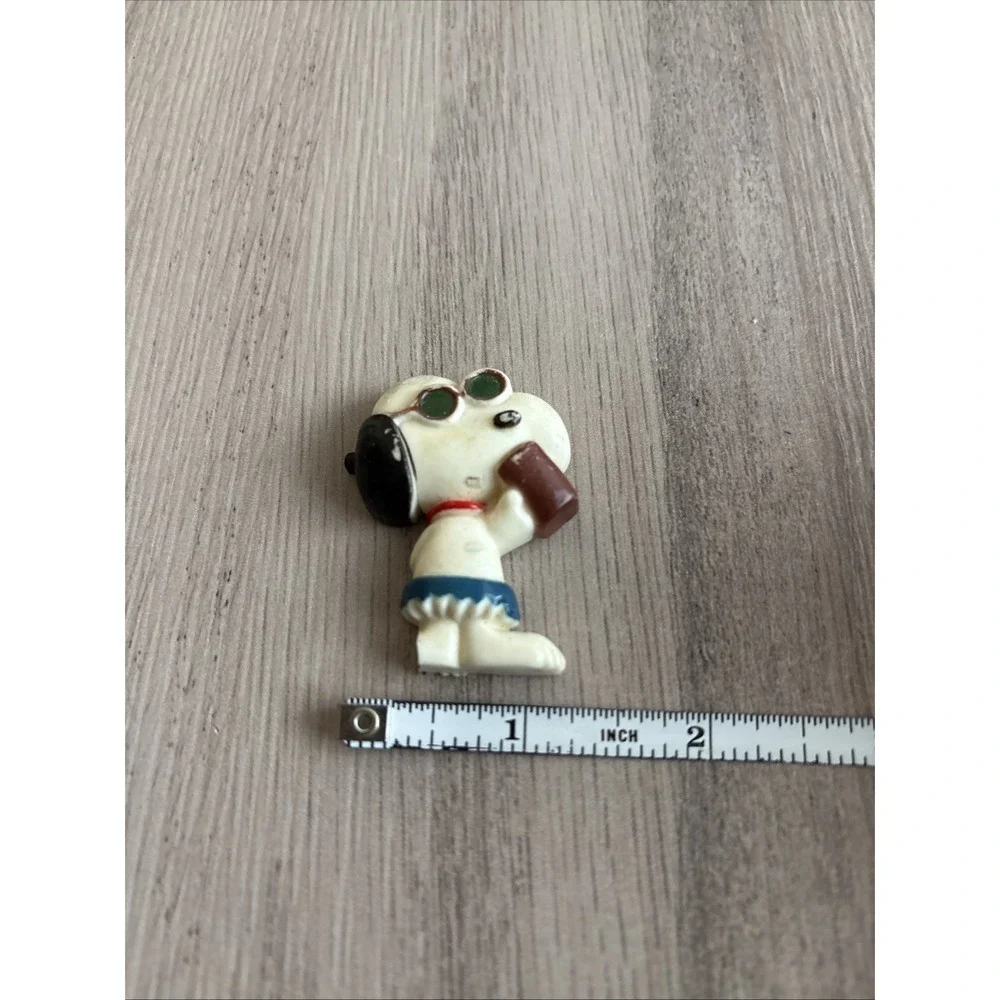 Vintage‎ Snoppy Drinking w/ Sunglasses Plastic Magnet Broken Foot 2